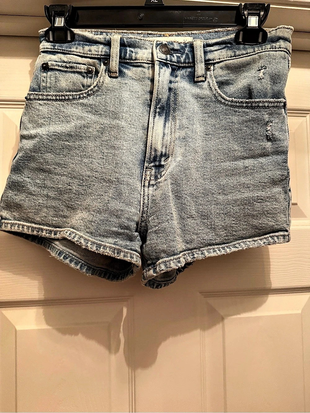 Abercrombie & Fitch The Mom Short Distressed High Rise